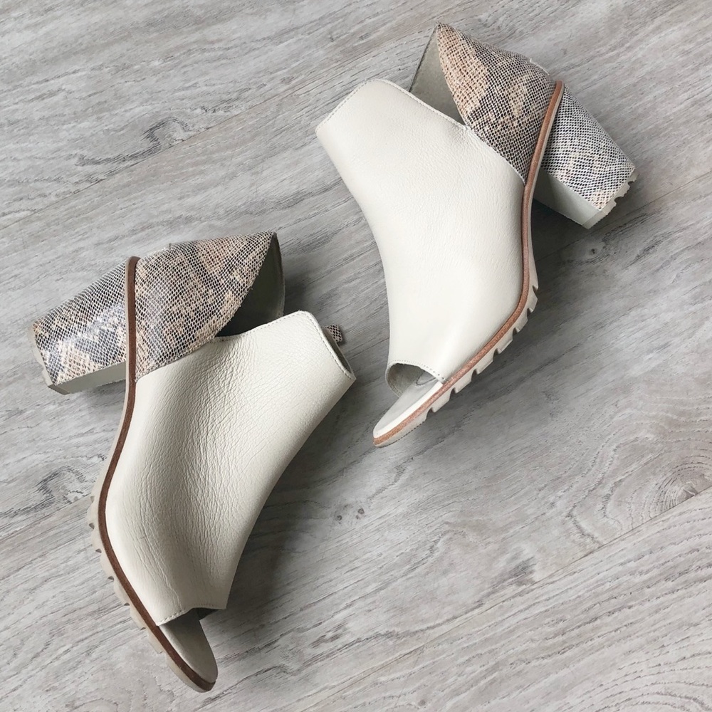 Sorel Cream and Tan Ankle Booties